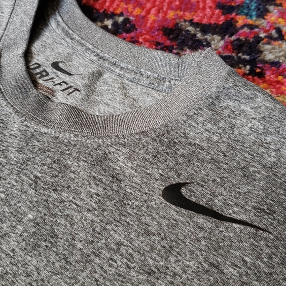 Nike dri-fit sleeveless top - Picture 2 of 4